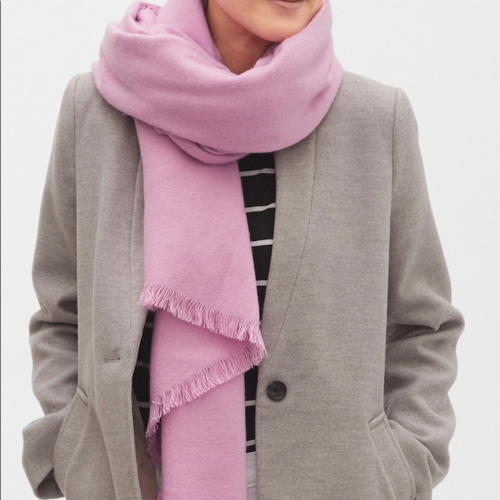 BANANA REPUBLIC brand new, square fringe wrap.